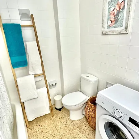 Bright, Central, Close To The Sea, Parking And Wifi