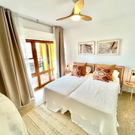 Apartment Bright, Central, Close To The Sea, Parking And Wifi